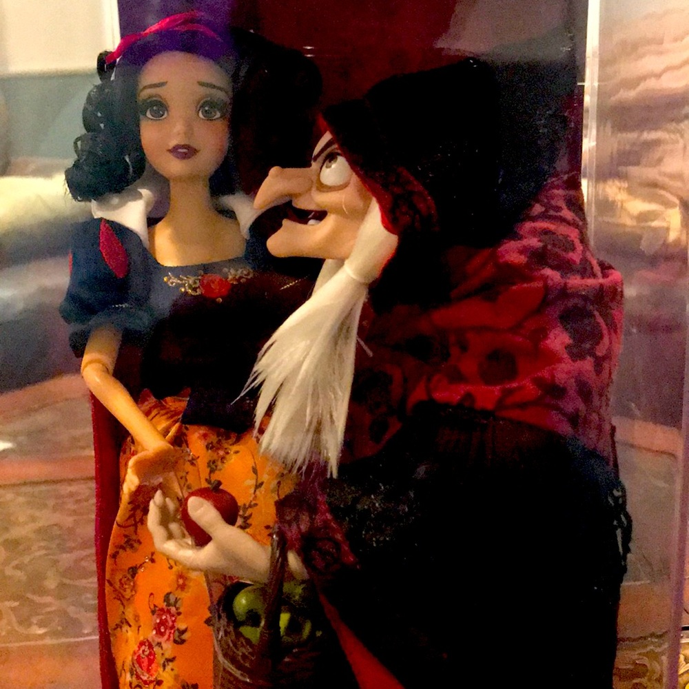 Snow White & The Witch figures Disney Store Exclusive